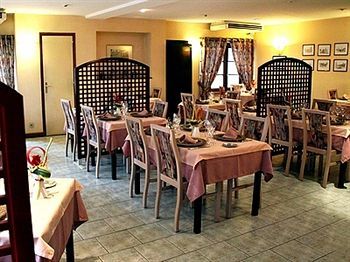 Logis Hotel De La Paix - Tournus Exterior photo