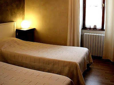 Logis Hotel De La Paix - Tournus Exterior photo